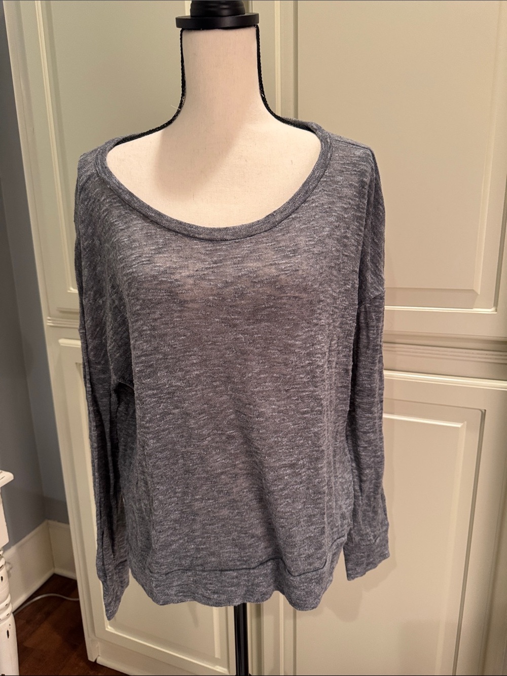 Old Navy Heathered Gray Scoop Neck Long Sleeve Top